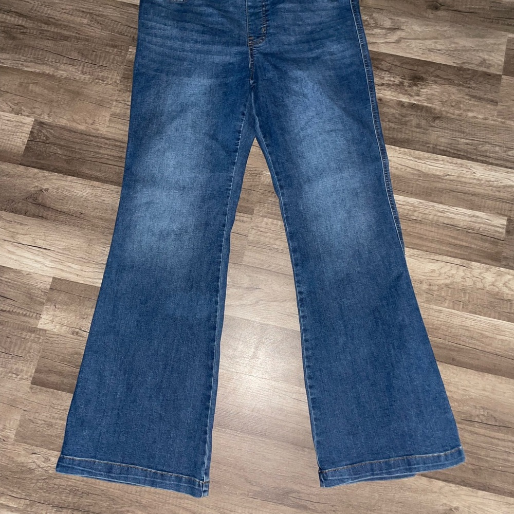 Gloria Vanderbilt Mid-Blue Flare Jeans